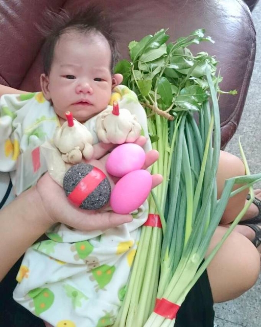 台中市豐原區嬰兒滿月理胎毛說好聽話做膽祈福儀式-台中市太平區吉祥印舖胎毛筆肚臍印章製做.jpg - 2015年台中、彰化、大甲地區專人到府嬰兒滿月理胎毛(嬰兒剃頭)