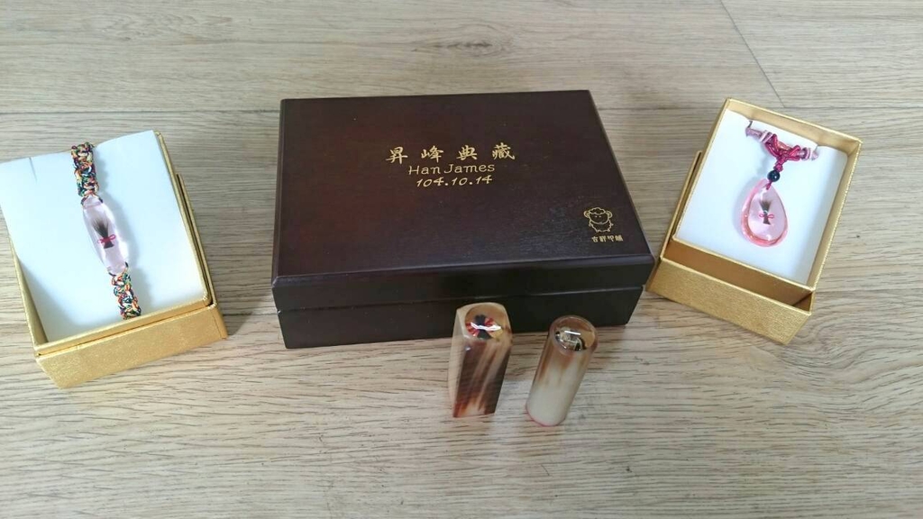 嬰兒胎毛項鍊胎髮手鍊透紅絲赤牛角胎毛印章臍帶印章製做-吉祥印舖04-22767266.jpg - （作品集）肚臍章、胎毛筆、胎毛項鍊、胎毛印章、手鍊BABY金足印製做