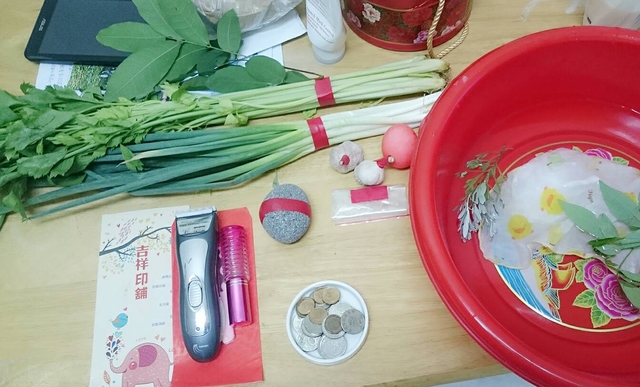 台中市北區嬰兒滿月24日理胎髮說吉祥話準備十樣剃頭物品-吉祥印舖胎毛筆臍帶印章赤牛角胎毛印章紫檀紅檀綠檀印章 - 2016專人到府嬰兒滿月剃胎毛、說吉祥話、做膽、製做臍帶印章